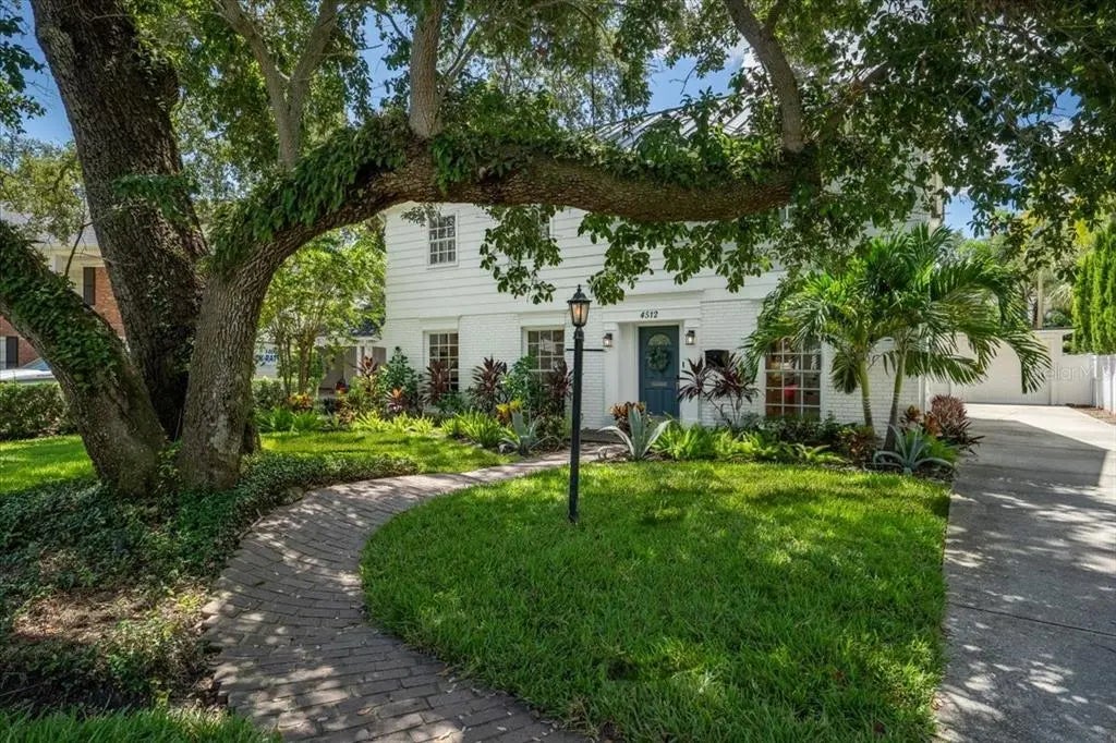 4512 S Ferncroft Circle, TAMPA