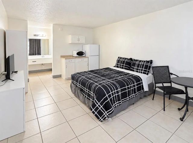 7900 S Orange Blossom Trail 2002, ORLANDO
