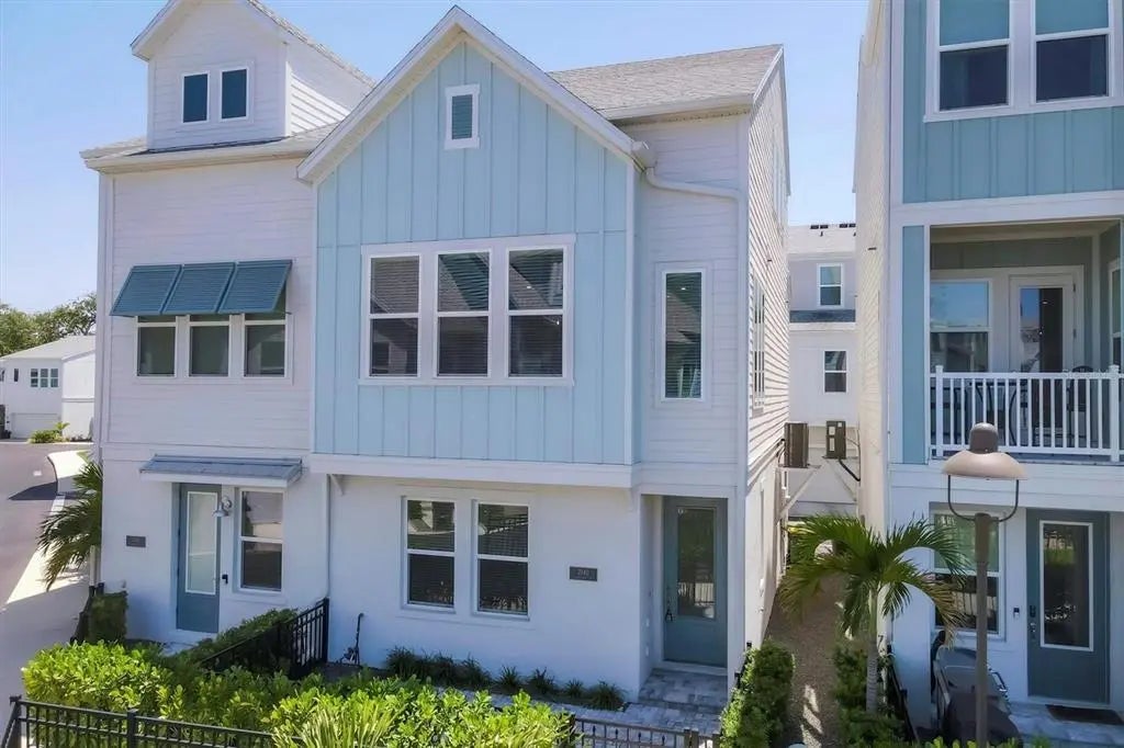 2340 Lindstrom Street