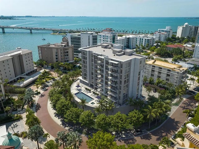 325 Golden Gate Point 401, SARASOTA