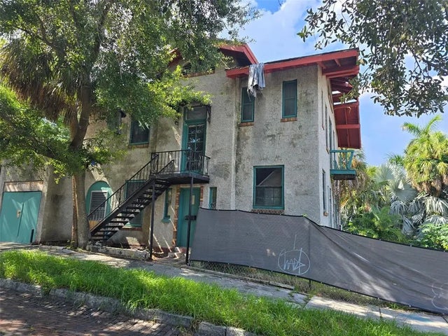 651 10th Ave S, ST PETERSBURG