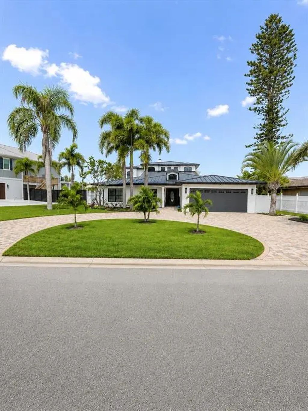 452 Bath Club Boulevard N, NORTH REDINGTON BEACH