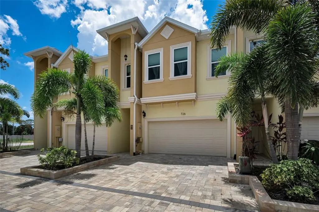 726 Grand Cypress Lane, TARPON SPRINGS