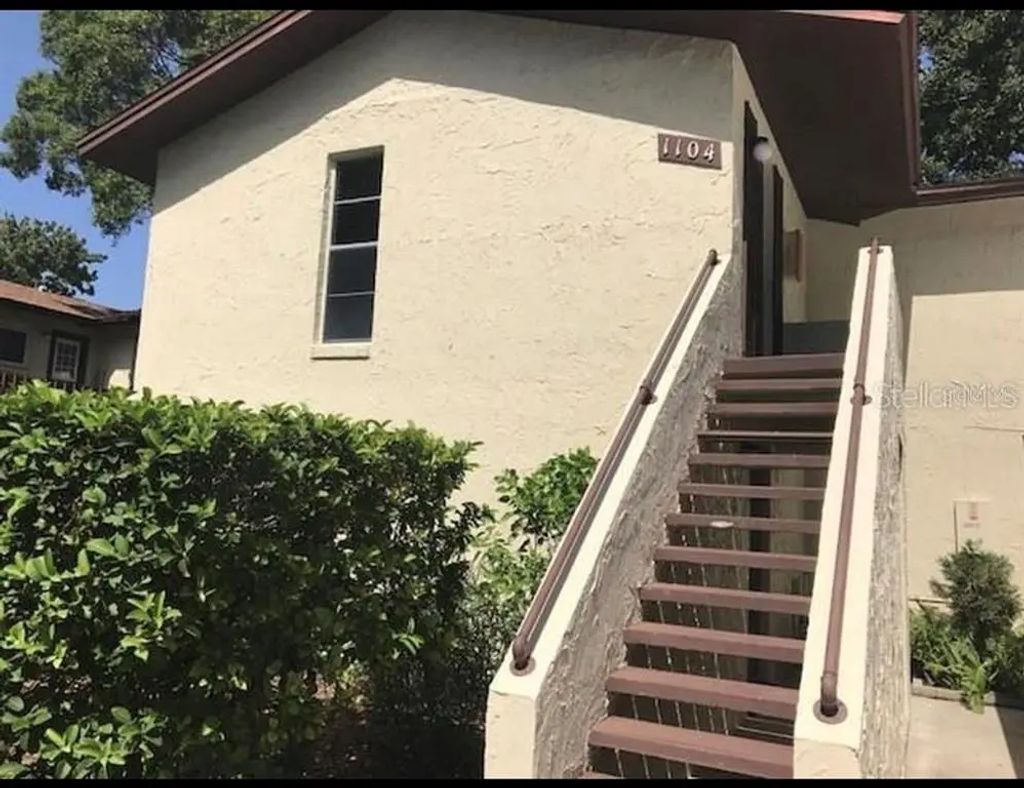 501 E Bay Drive 1104, LARGO