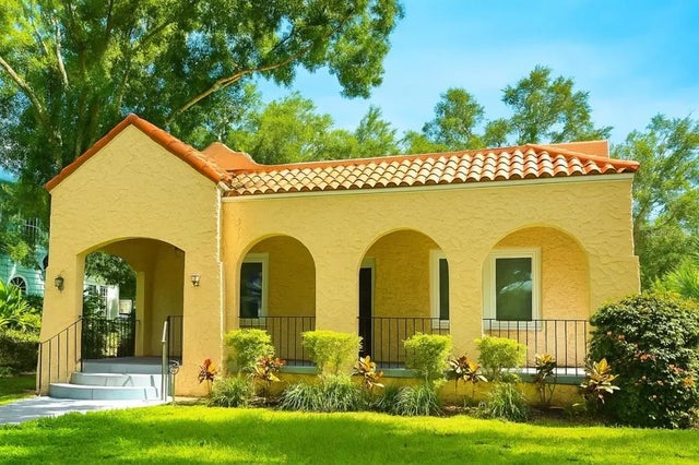 2630 W Sunset Drive, TAMPA