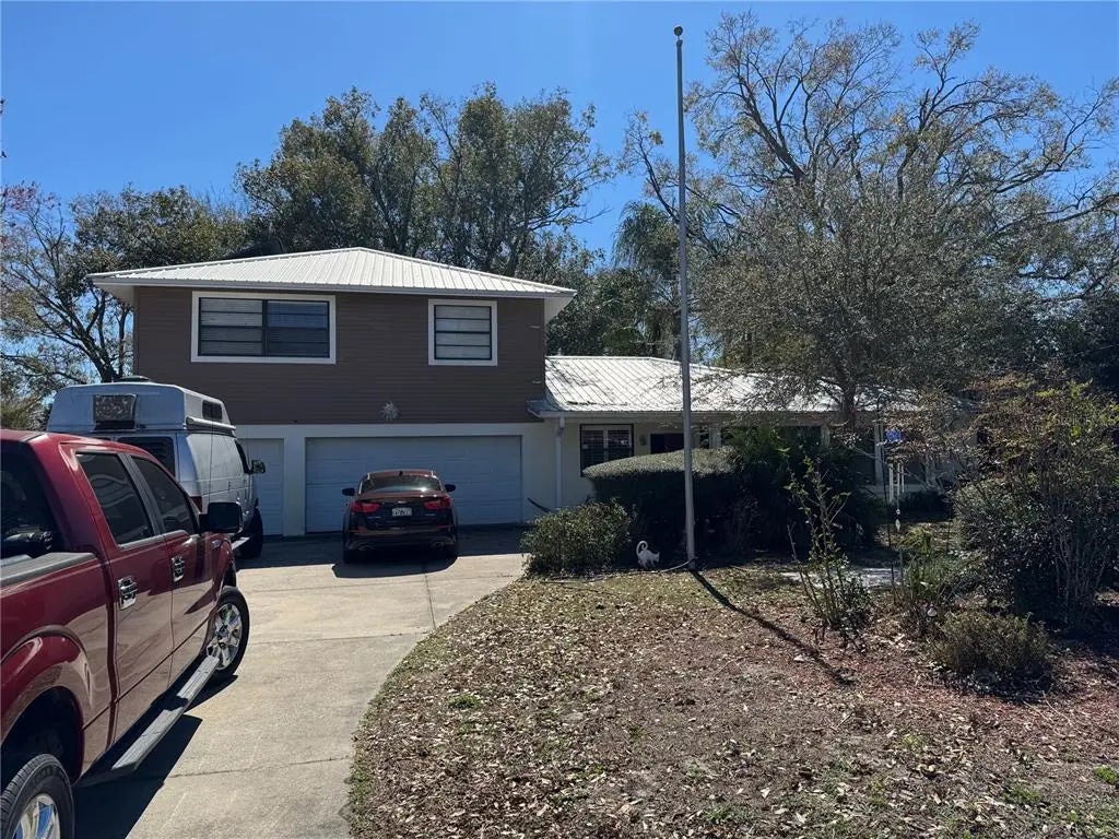 1736 W Country Club Drive, TAMPA