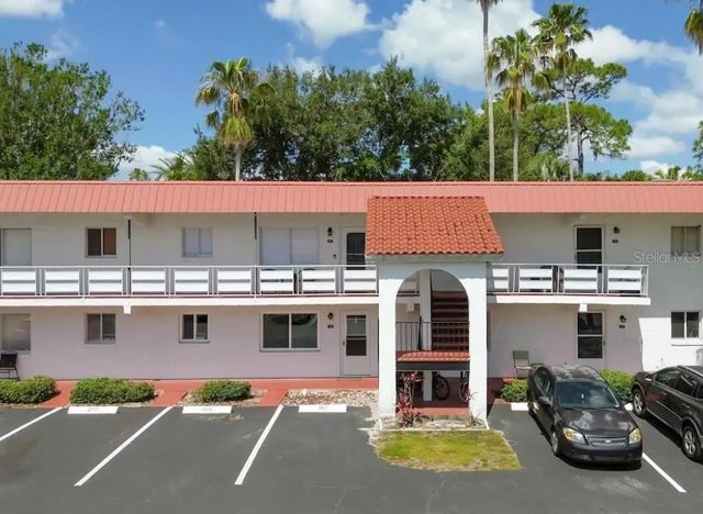 1100 Martinique Drive 203, WINTER HAVEN