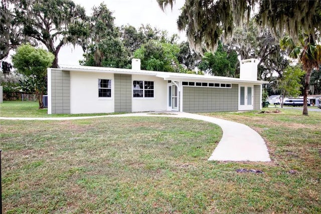 1114 Oak Drive, LEESBURG