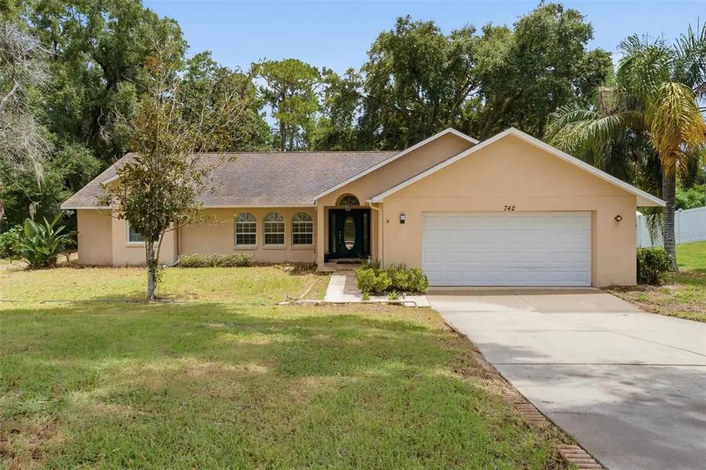 742 Woodview Drive, TAVARES