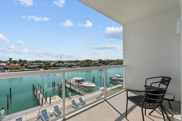 415 Island Way 303, CLEARWATER BEACH