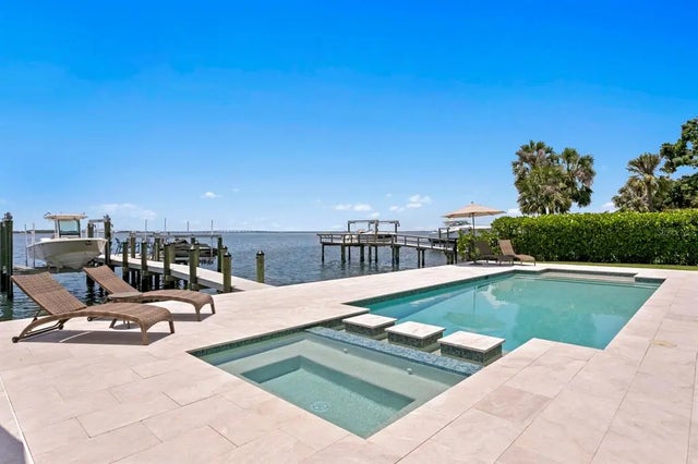 5110 W Longfellow Avenue, TAMPA