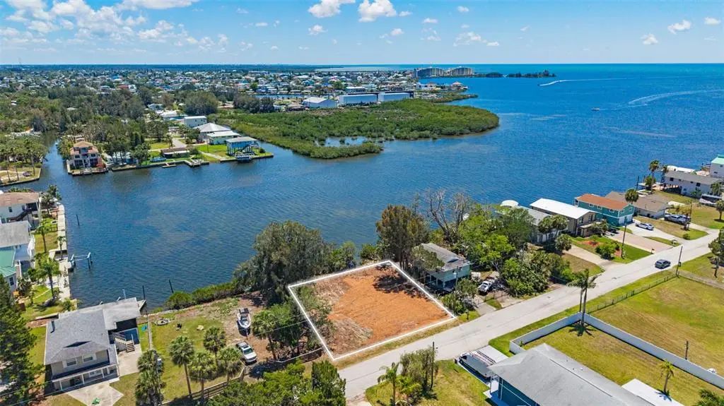 6646 Seaview Boulevard, HUDSON