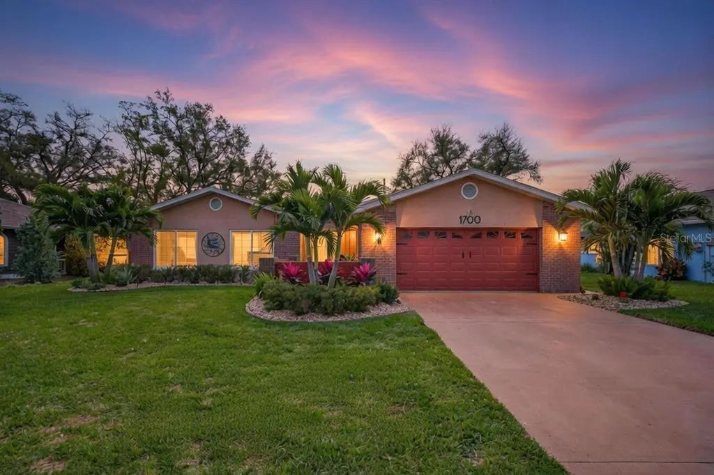 1700 Glen Lakes Boulevard N, ST PETERSBURG