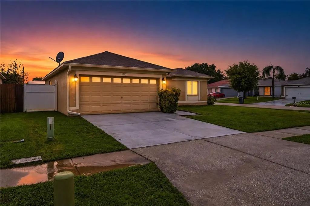 1210 Blufield Avenue, BRANDON