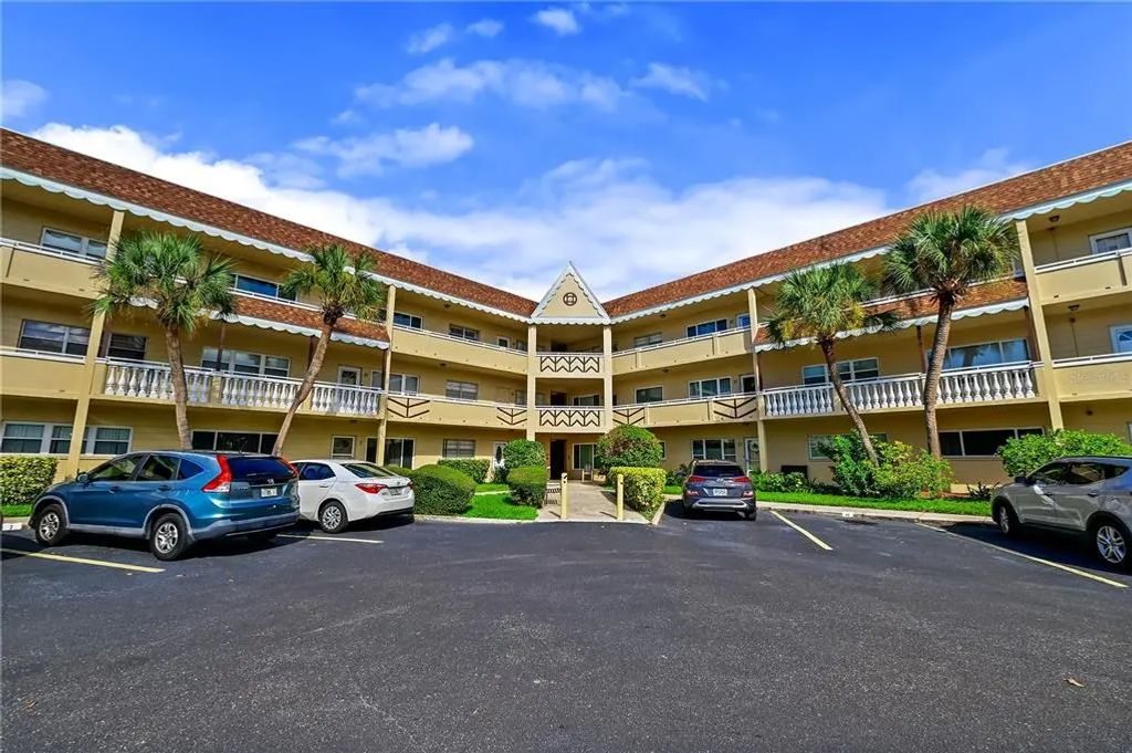 2041 Australia Way W 15, CLEARWATER