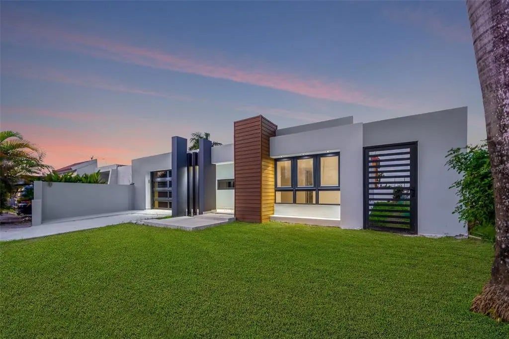 Ramon Marin St. Levittown Lakes Ea-34, TOA BAJA