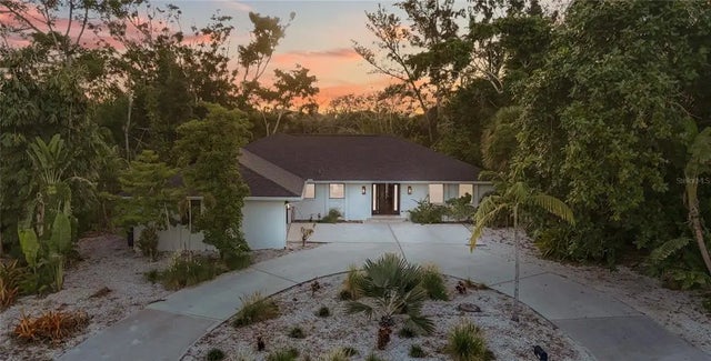 635 Tropical Circle, SARASOTA