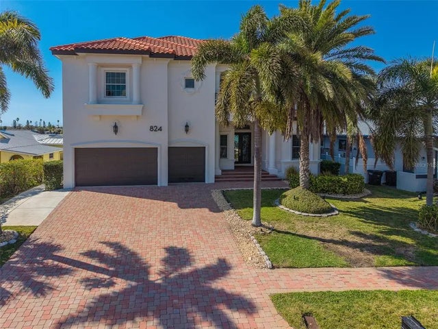 824 Island Way, CLEARWATER BEACH