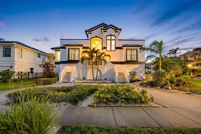 6024 Kipps Colony Drive E, GULFPORT