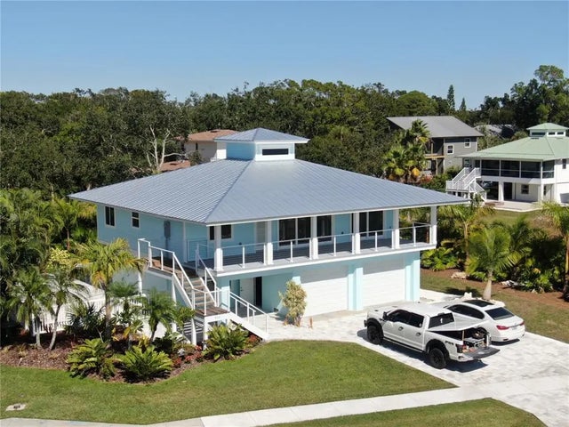 406 Shore Drive W, OLDSMAR