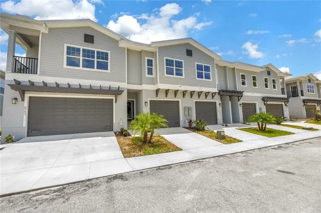 5725 Desert Rose Place, TAMPA