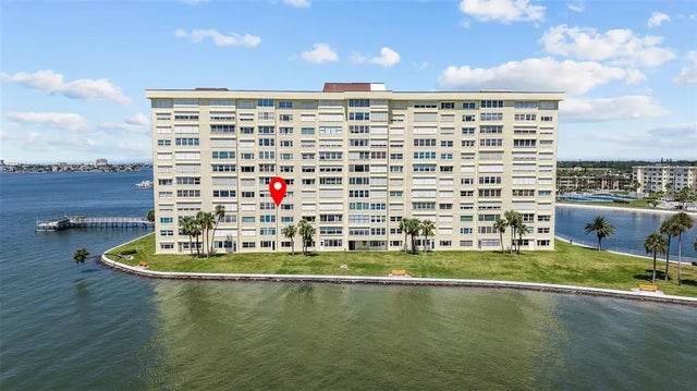 4775 Cove Circle 407, ST PETERSBURG