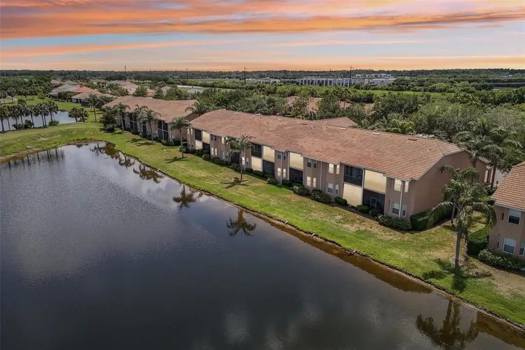 1003 Fairwaycove Lane 201, BRADENTON