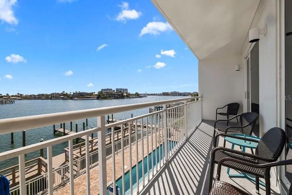 10091 Gulf Boulevard 202e, TREASURE ISLAND
