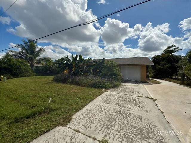 9112 Pineapple Road, FORT MYERS