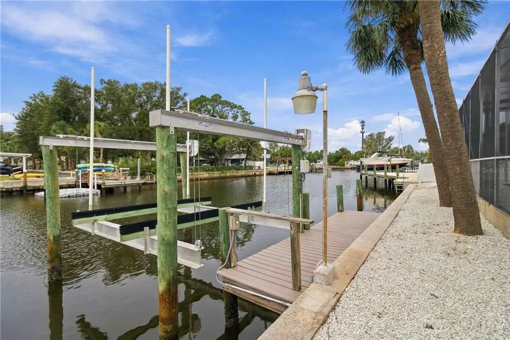 9911 Royal Palm Drive, BRADENTON