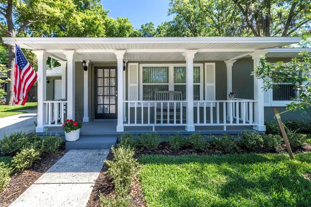 1210 N Donnelly Street, MOUNT DORA