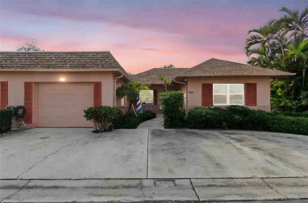 9026 Golden Horseshoe Drive, SEMINOLE