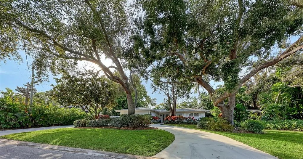 1672 Shoreland Drive, SARASOTA