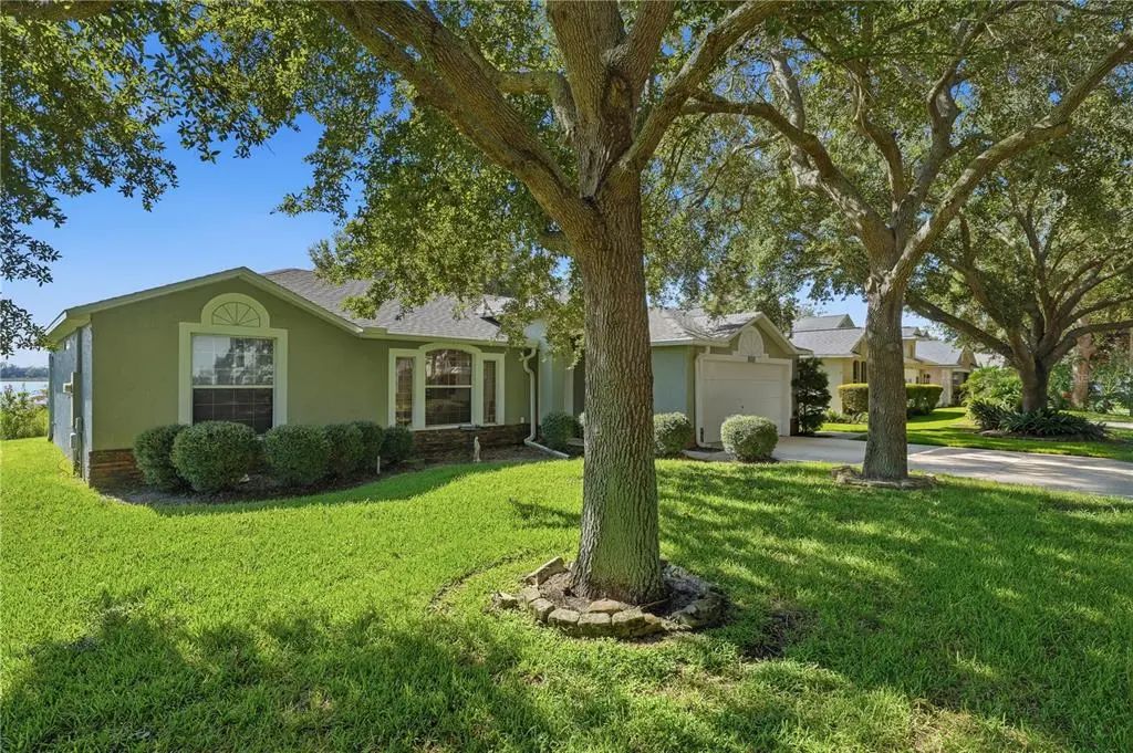 1827 Lake Villa Drive, TAVARES