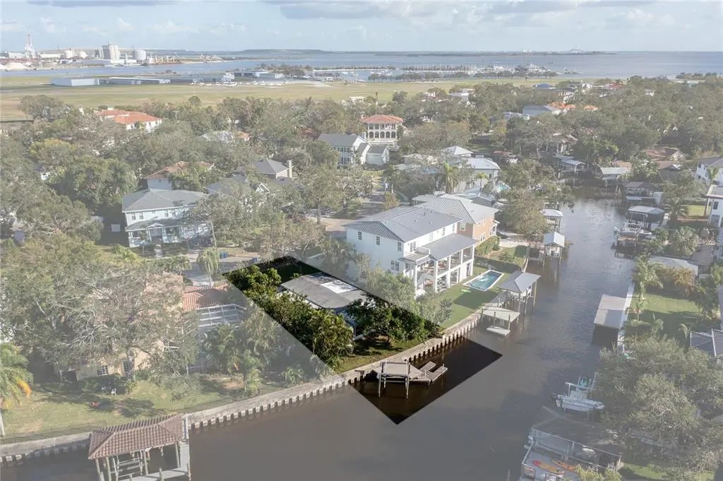 664 Geneva Place, TAMPA