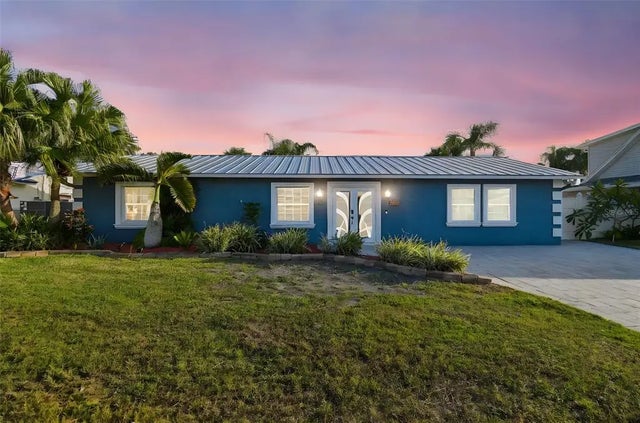 8708 Thornwood Lane, TAMPA