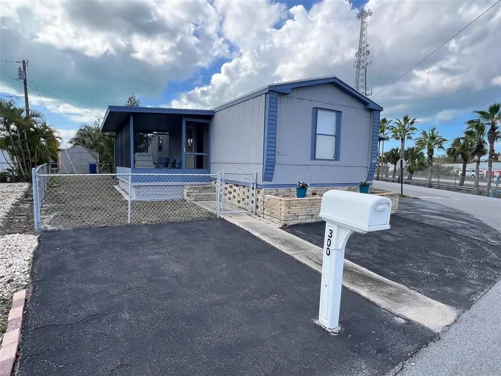 6580 Seminole Boulevard 300, SEMINOLE