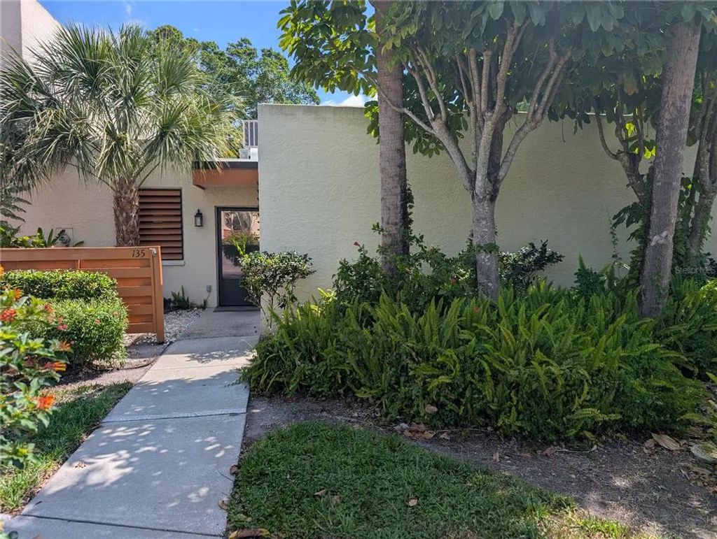135 Wild Palm Drive, BRADENTON