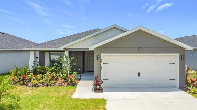 2005 Noble Drive, DAVENPORT
