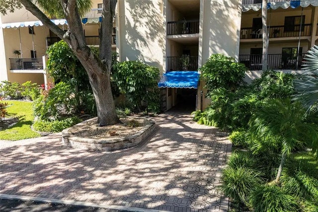 305 Tarpon Point 305, TARPON SPRINGS