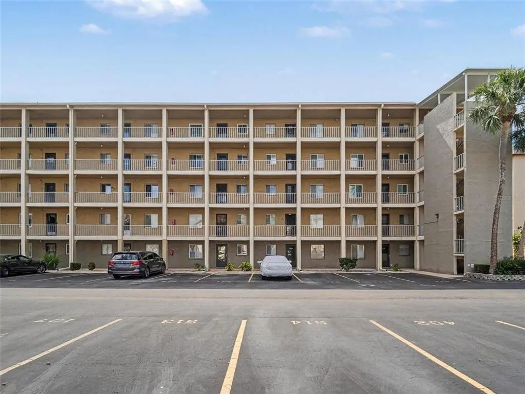 3801 Lake Bayshore Drive H413, BRADENTON