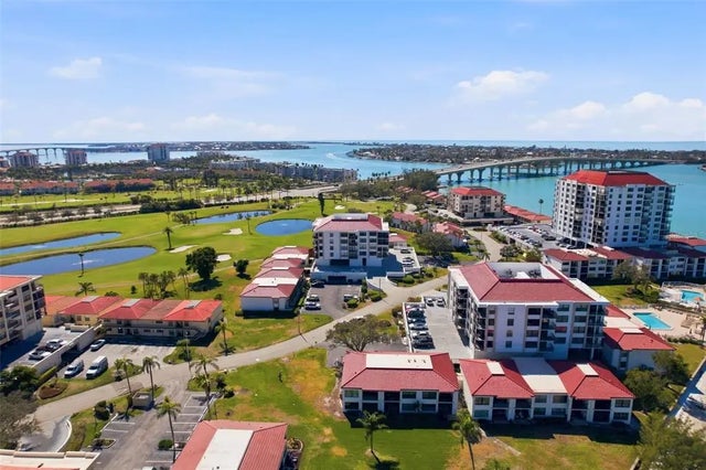 6210 Sun Boulevard 211, ST PETERSBURG