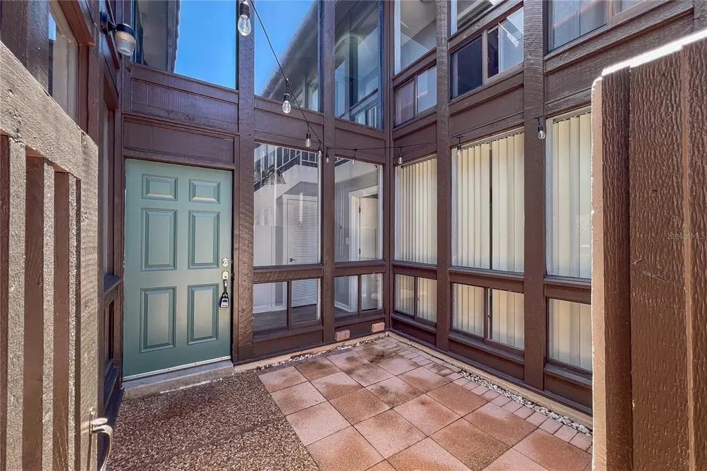 800 S Blvd Of The Presidents 5