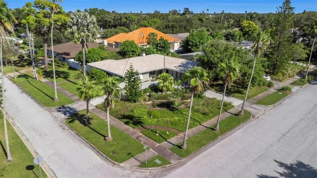 109 Ponce De Leon Boulevard, BELLEAIR