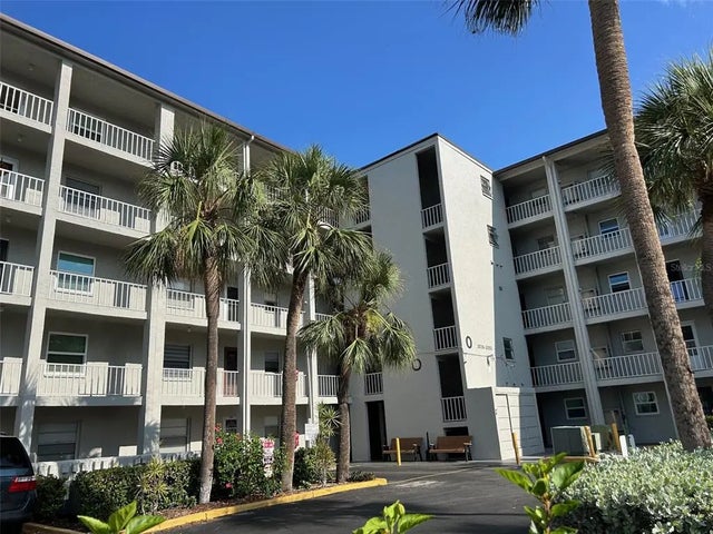 3272 Lake Bayshore Drive 515, BRADENTON