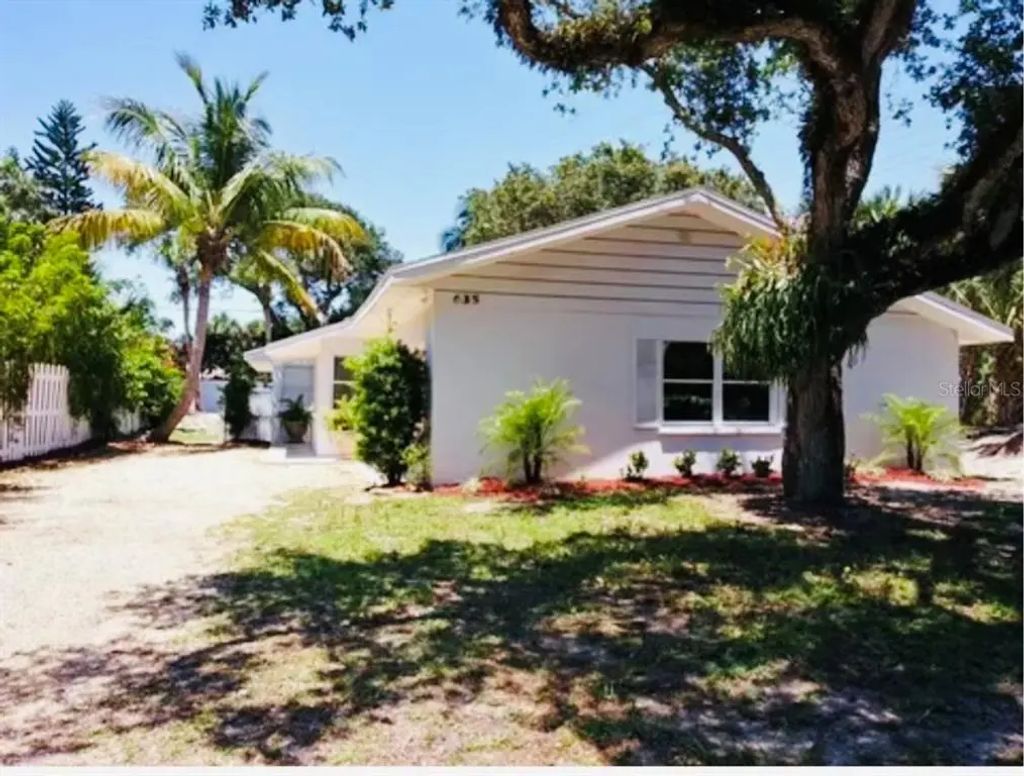 635 Holly Road, VERO BEACH
