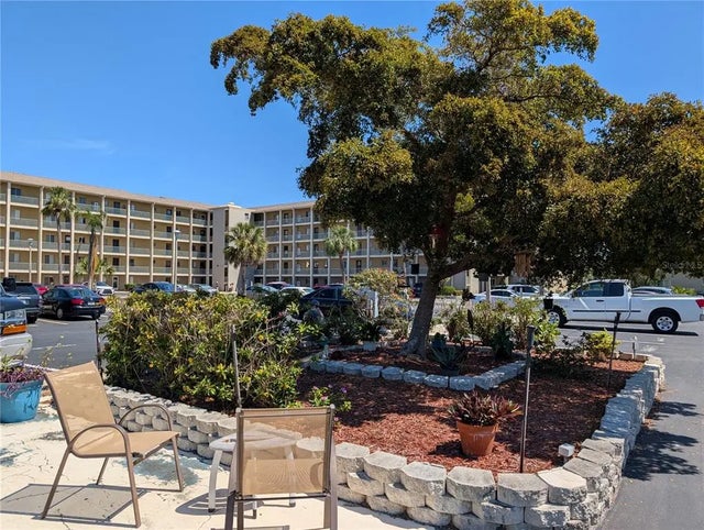 3568 Lake Bayshore Drive K-205, BRADENTON