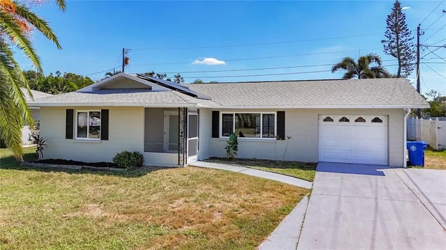 3303 Cambridge Drive W, BRADENTON