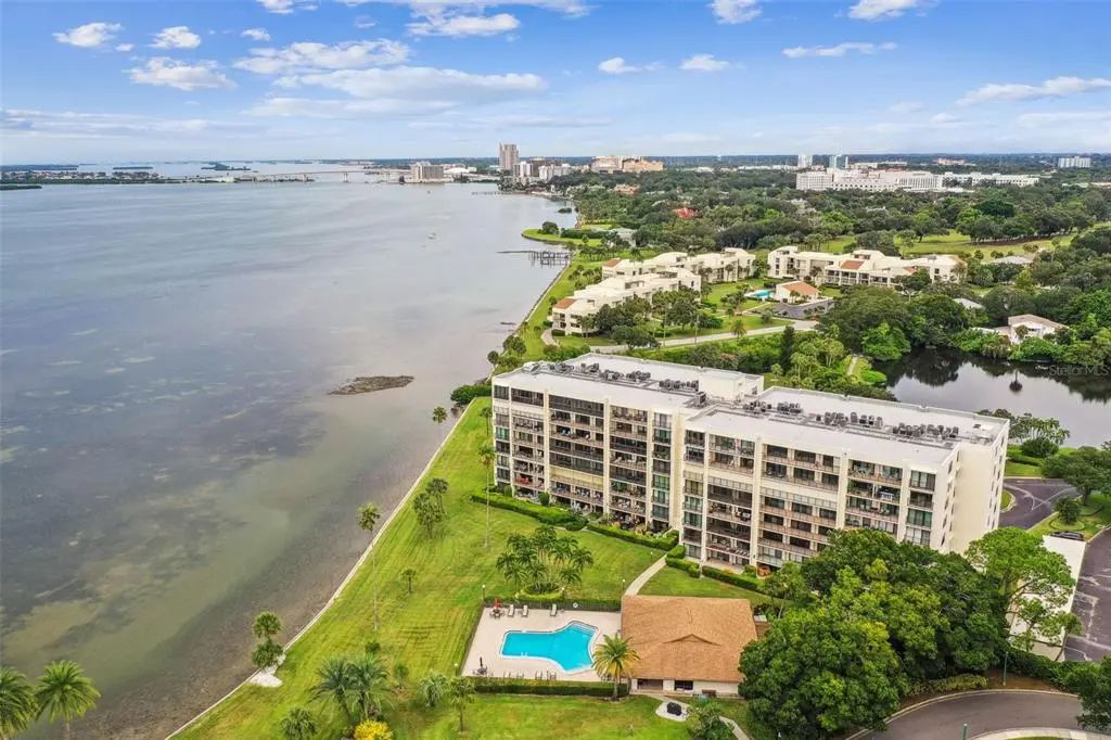 100 Oakmont Lane 106, BELLEAIR