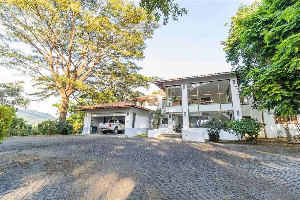 302 Tambor Hills, TAMBOR